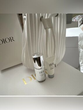 DIOR CAPTURE ANTI-AGING Set 3pcs.:Dior Bucket Bag,Le Serum 10ml/Day Creme 5ml🤩